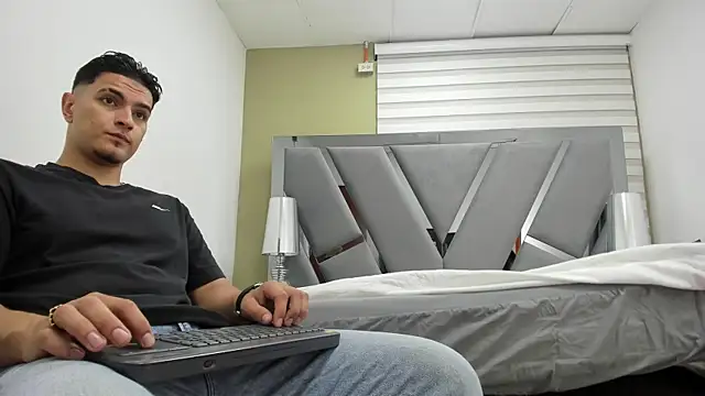 DAVID VICTORIAA online show from 05/15/26, 01:09