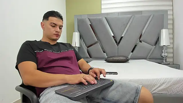 DAVID VICTORIAA online show from 06/19/26, 01:17