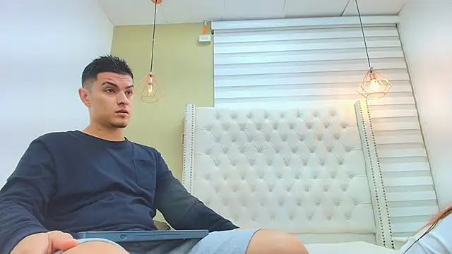 DAVID VICTORIAA online show from 02/26/26, 01:00