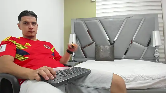 DAVID VICTORIAA online show from 06/02/26, 01:00