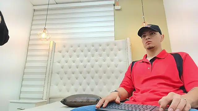 Snapshot of DAVID_VICTORIAA chatting on 12/16/25, 01:04 DAVID VICTORIAA online show from 12/16/25, 01:04