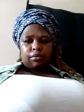 Snapshot of SexyLadyBoosxx chatting on 12/17/25, 03:06 SexyLadyBoosxx online show from 12/17/25, 03:06