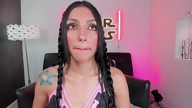 Snapshot of miss___evangeline chatting on 05/21/26, 02:31 miss evangeline online show from 05/21/26, 02:31