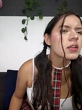 Snapshot of Danni_shy chatting on 09/09/25, 01:27 Danni shy online show from 09/09/25, 01:27