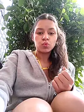 Snapshot of Danni_shy chatting on 03/19/25, 04:45 Danni shy online show from 03/19/25, 04:45