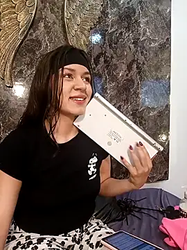 Snapshot of Danni_shy chatting on 02/23/25, 03:29 Danni shy online show from 02/23/25, 03:29