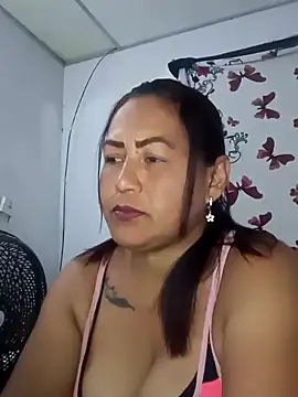 Snapshot of Abigail_BigTits chatting on 03/11/25, 03:04 Abigail BigTits online show from 03/11/25, 03:04