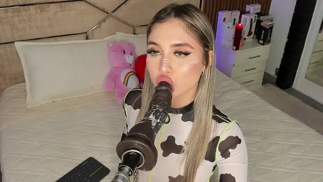 Snapshot of EmiilyHendriixx chatting on 03/07/25, 11:49 EmiilyHendriixx online show from 03/07/25, 11:49