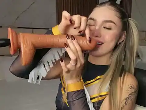 Snapshot of EmiilyHendriixx chatting on 01/24/25, 08:53 EmiilyHendriixx online show from 01/24/25, 08:53