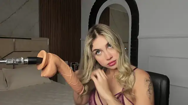 Snapshot of EmiilyHendriixx chatting on 02/07/25, 08:53 EmiilyHendriixx online show from 02/07/25, 08:53