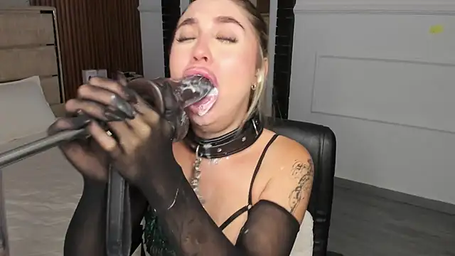 Snapshot of EmiilyHendriixx chatting on 01/31/25, 01:54 EmiilyHendriixx online show from 01/31/25, 01:54