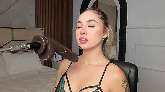 Snapshot of EmiilyHendriixx chatting on 01/30/25, 07:15 EmiilyHendriixx online show from 01/30/25, 07:15