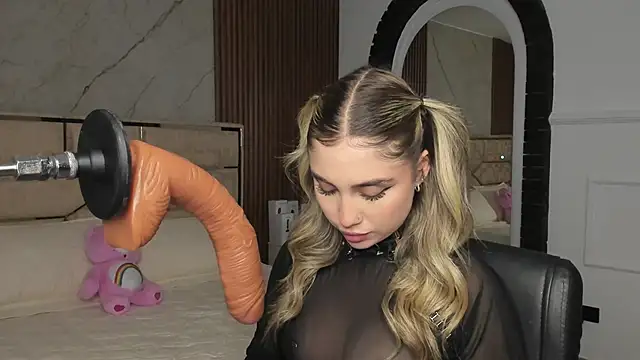 Snapshot of EmiilyHendriixx chatting on 02/25/25, 07:38 EmiilyHendriixx online show from 02/25/25, 07:38