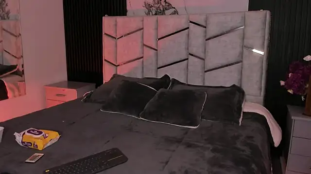 Snapshot of daniiphoeniixx chatting on 12/15/25, 07:31 daniiphoeniixx online show from 12/15/25, 07:31