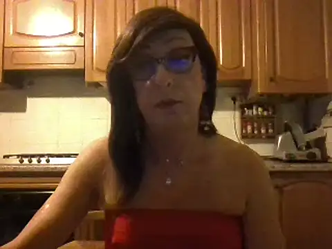 Snapshot of Tiabet chatting on 10/03/25, 12:17 Tiabet online show from 10/03/25, 12:17
