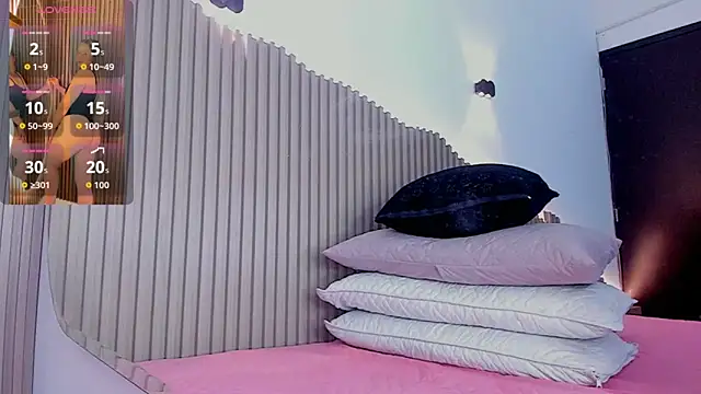 Annie kurt  online show from 10/30/25, 08:39