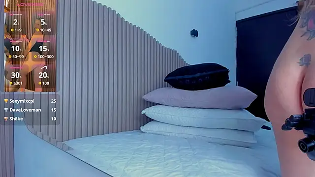 Annie kurt  online show from 11/21/25, 08:52