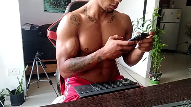 Snapshot of Adam_Valenciia chatting on 06/01/26, 01:22 Adam Valenciia online show from 06/01/26, 01:22
