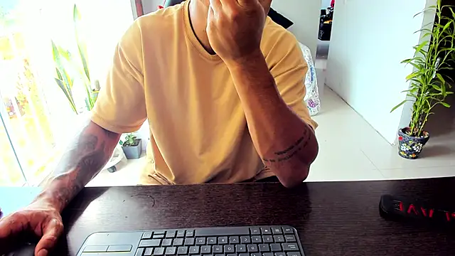 Adam Valenciia online show from 11/09/25, 08:02