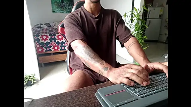 Snapshot of Adam_Valenciia chatting on 06/15/26, 04:39 Adam Valenciia online show from 06/15/26, 04:39