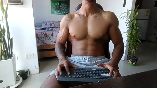 Snapshot of Adam_Valenciia chatting on 05/05/26, 02:42 Adam Valenciia online show from 05/05/26, 02:42