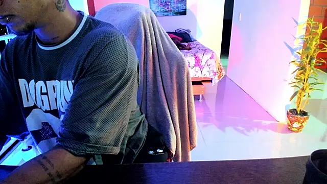 Adam Valenciia online show from 11/05/25, 04:04