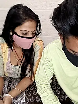 Snapshot of Best-Couple chatting on 03/08/25, 08:33 Best-Couple online show from 03/08/25, 08:33