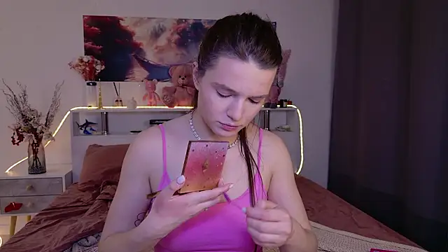 Nellie Medina online show from 03/17/26, 05:16