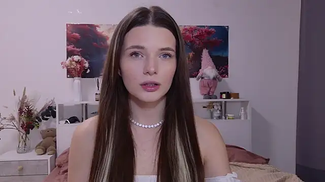 Nellie Medina online show from 11/23/25, 02:49