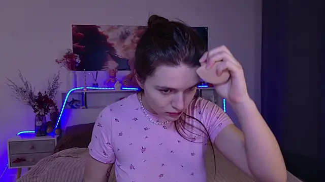 Snapshot of Nellie_Medina chatting on 02/15/26, 03:22 Nellie Medina online show from 02/15/26, 03:22