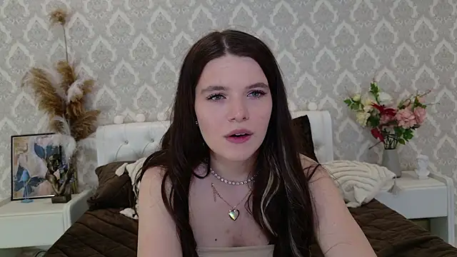 Snapshot of Nellie_Medina chatting on 02/19/25, 02:33 Nellie Medina online show from 02/19/25, 02:33