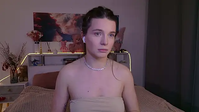 Nellie Medina online show from 03/18/26, 04:08