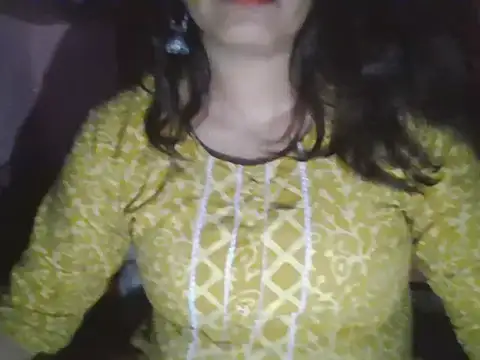 Snapshot of Hot-shanvi chatting on 04/18/26, 05:37 Hot-shanvi online show from 04/18/26, 05:37