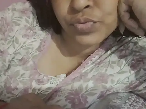 Snapshot of Hot-shanvi chatting on 04/24/26, 11:23 Hot-shanvi online show from 04/24/26, 11:23