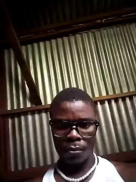 Snapshot of vhakhadzi chatting on 03/05/25, 11:06 vhakhadzi online show from 03/05/25, 11:06