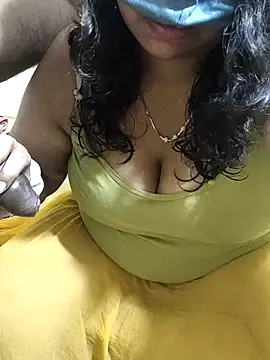 Snapshot of Rathi22 chatting on 06/25/26, 03:26 Rathi22 online show from 06/25/26, 03:26