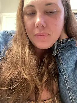 Snapshot of bjayburn chatting on 01/02/25, 08:35 bjayburn online show from 01/02/25, 08:35