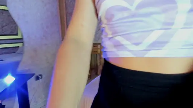 Snapshot of AlexaWatson_ chatting on 01/03/25, 04:06 AlexaWatson online show from 01/03/25, 04:06