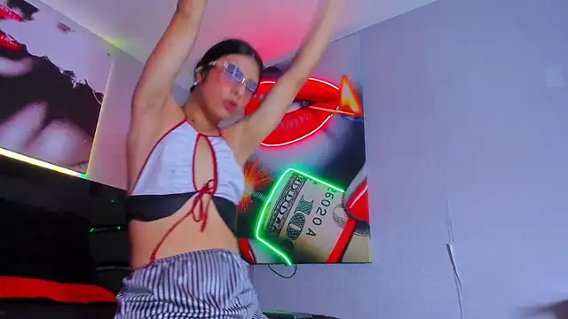 Snapshot of AlexaWatson_ chatting on 02/07/25, 01:32 AlexaWatson online show from 02/07/25, 01:32