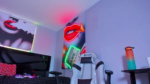 Snapshot of AlexaWatson_ chatting on 02/10/25, 07:07 AlexaWatson online show from 02/10/25, 07:07