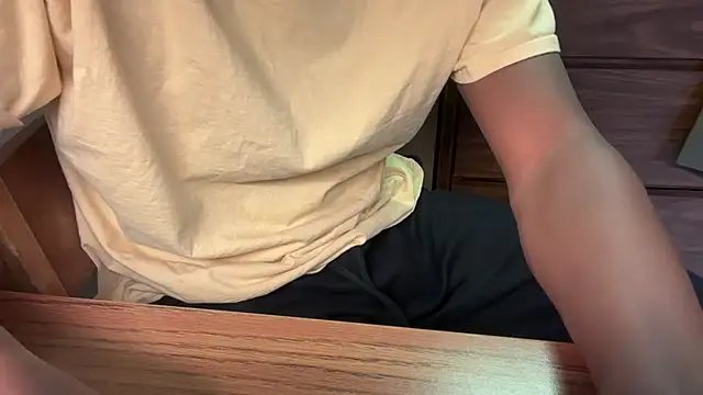 Snapshot of cumfull432 chatting on 02/05/25, 04:36 cumfull432 online show from 02/05/25, 04:36