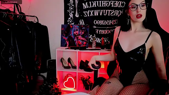 Miss Alice   online show from 06/24/26, 12:09
