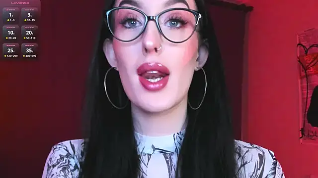 Snapshot of Miss_Alice__ chatting on 02/16/25, 07:49 Miss Alice online show from 02/16/25, 07:49