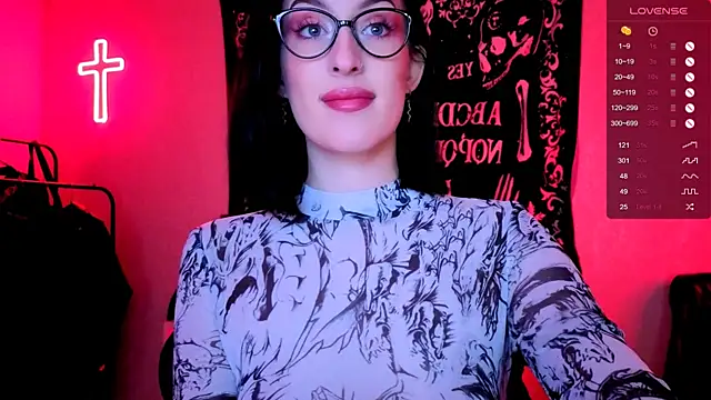 Snapshot of Miss_Alice__ chatting on 09/19/25, 11:31 Miss Alice online show from 09/19/25, 11:31