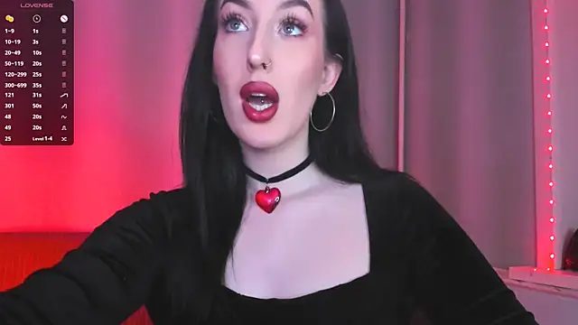 Snapshot of Miss_Alice__ chatting on 01/25/25, 12:38 Miss Alice online show from 01/25/25, 12:38