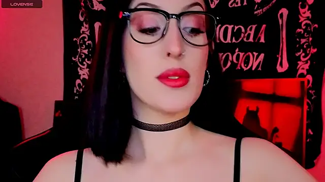 Miss Alice   online show from 06/17/26, 11:14