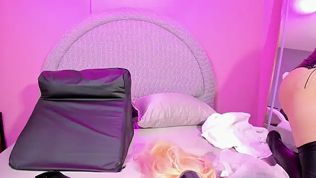 Snapshot of lee_Powder chatting on 12/05/25, 11:31 lee Powder online show from 12/05/25, 11:31