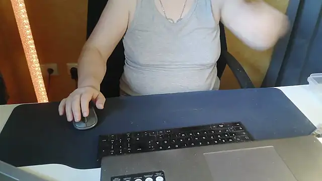 Snapshot of Sweet_Phoenix chatting on 06/19/26, 01:17 Sweet Phoenix online show from 06/19/26, 01:17