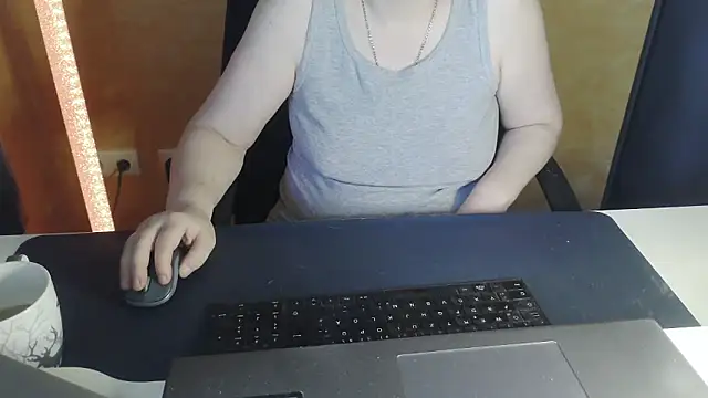 Snapshot of Sweet_Phoenix chatting on 06/17/26, 06:24 Sweet Phoenix online show from 06/17/26, 06:24
