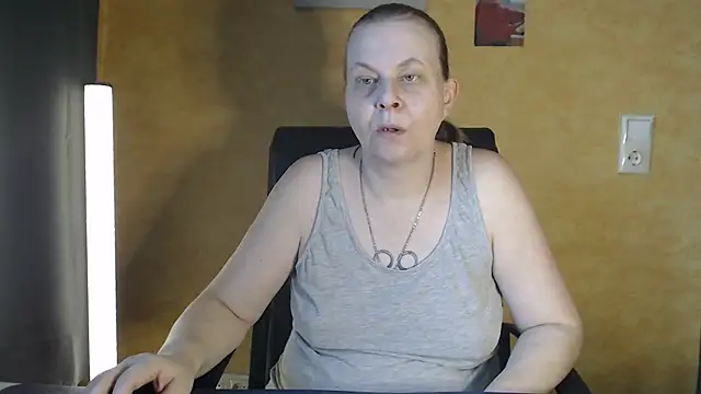 Sweet Phoenix online show from 10/04/25, 07:21